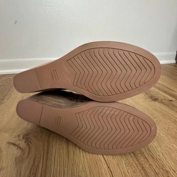 NWT TOMS Dark Ember Leopard Print OrthoLite Wedge Cutout Ankle Boots Size 8 - Picture 4 of 6